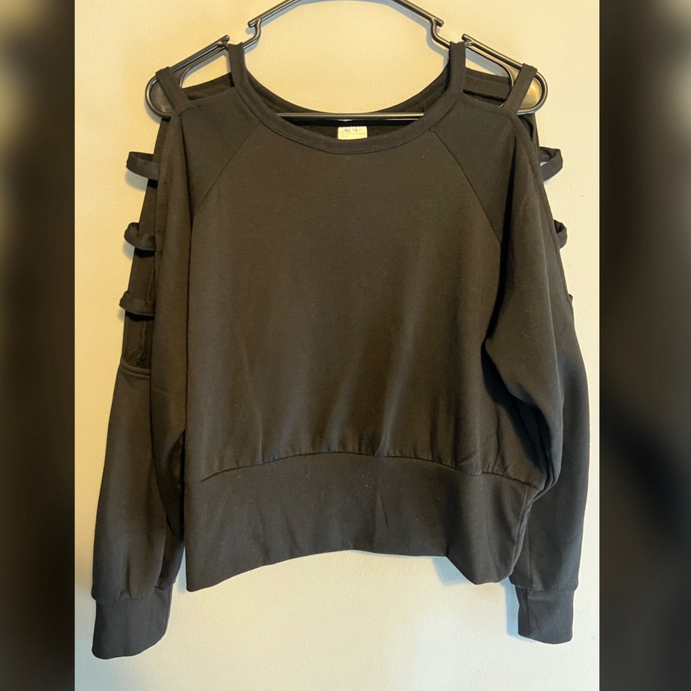 Long sleeve open arms shirt